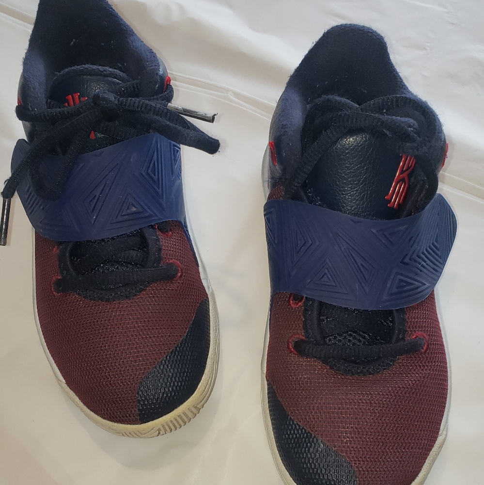 Nike Kyrie Flytrap III Blue Kids Size 1Y Shoes Preschool (BQ5621-400)